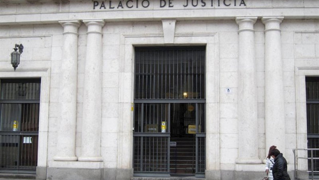 ep trib-audiencia de valladolid confirma 25 anos a un hombre por agarrar del cuello a su esposa y