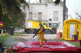 ep un miembro de la ume desinfectan vehiculos durante la presentacion de los medios de la ume para
