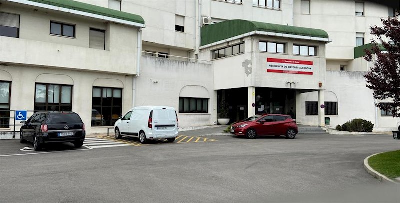 ep varios coches aparcados en la entrada a la residencia de mayores alcorcon ep varios coches aparcados en la entrada a la residencia de mayores alcorcon