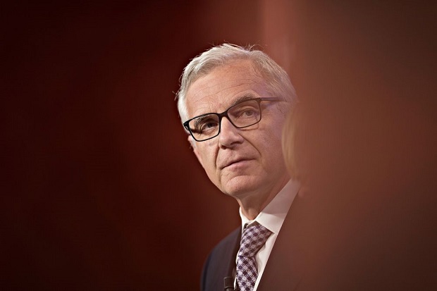 Archegos: el presidente de Credit Suisse pide disculpas por las pérdidas al dejar el cargo