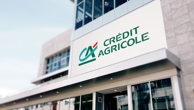 Credit Agricole estudia solicitar una licencia de depósito minorista en España