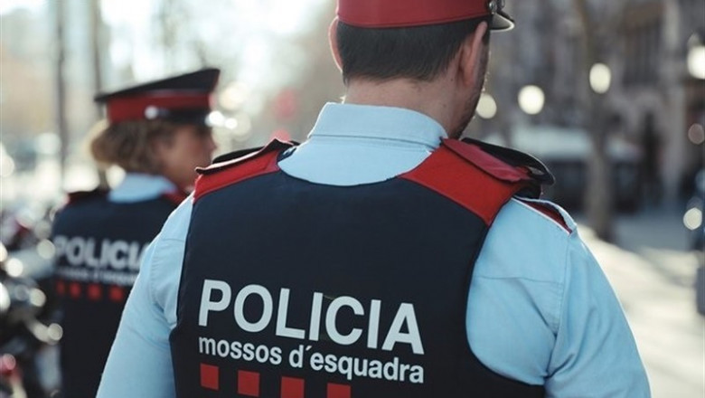 ep agentes de patrulla de los mossos desquadra en una imagen de archivo