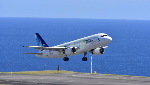 ep archivo   avion azores airline grupo sata