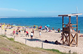 ep archivo   banistas en una playa de palma en un dia soleado