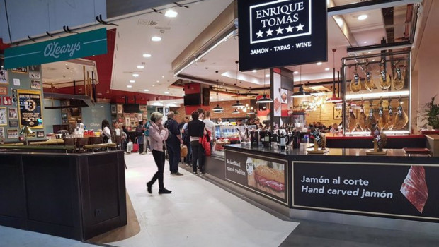 ep archivo   locales de restauracion en el aeropuerto de gran canaria