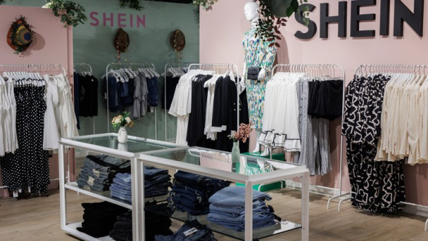 ep archivo   ropa colgada en un burros durante la inauguracion de la tienda efimera de shein en el
