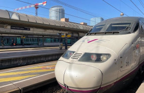ep archivo un ave de renfe en la estacion de lyon a punto de salir hacia barcelona ep archivo un ave de renfe en la estacion de lyon a punto de salir hacia barcelona