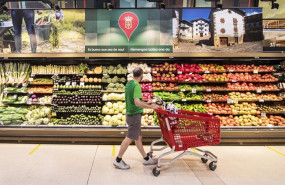 ep archivo   una persona compra en un supermercado eroski