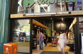 ep carrefour y just eat se alian para la entrega de compras a domicilio en media hora
