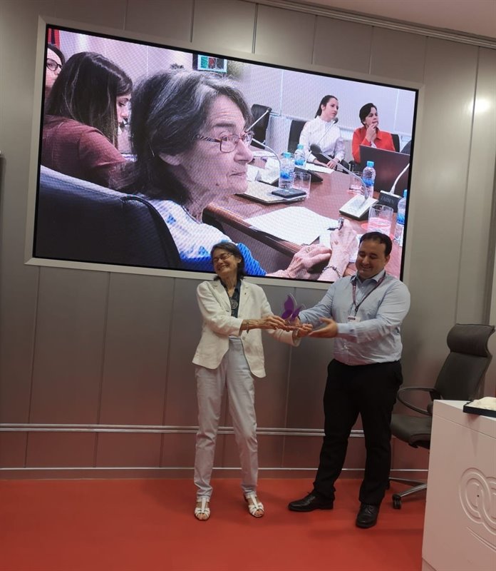 ep charlotte dravet recibe el premio por su contribucion al conocimiento del sindrome de dravet