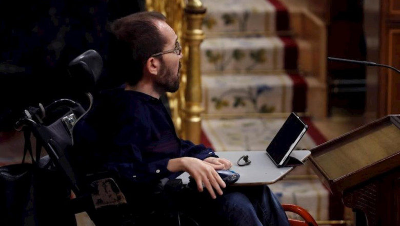 El portavoz de Unidas Podemos, Pablo Echenique, acude para realizar su intervención en el pleno del Congreso este miércoles en el que se expondrá los resultados de los últimos consejos europeos y los motivos por los que solicita una nueva prórroga del est | Pool ep el portavoz de unidas podemos pablo echenique acude para realizar su intervencion en el pleno del