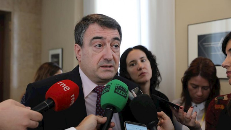 El portavoz del PNV en el Congreso de los Diputados, Aitor Esteban, atiende a los medios de comunicación en el Congreso | Marta Fernández - Europa Press ep el portavoz del pnv en el congreso de los diputados aitor esteban atiende a los medios de