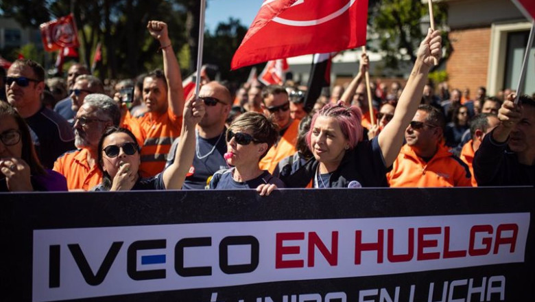 ep empleados de la plantilla de iveco pegaso protestan por una mejora de condiciones salariales y