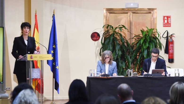 ep i d la ministra de inclusion seguridad social y migraciones elma saiz la secretaria de estado de ep i d la ministra de inclusion seguridad social y migraciones elma saiz la secretaria de estado de