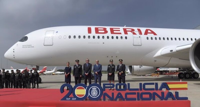 ep iberia nombra su nuevo avion bicentenario policia nacional