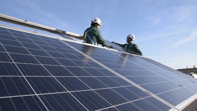 Imagen de archivo de una instalación de placas solares para el fomento del autoconsumo energético. | JUNTA DE ANDALUCÍA - Archivo ep imagen de archivo de una instalacion de placas solares para el fomento del autoconsumo energetico