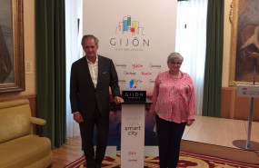 ep la alcaldesa de gijon ana gonzalez y el presidente ejecutivo de acciona jose manuel entrecanales