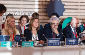 ep la vicepresidenta tercera del gobierno en funciones teresa ribera el director general de la aie ep la vicepresidenta tercera del gobierno en funciones teresa ribera el director general de la aie