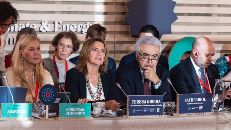 ep la vicepresidenta tercera del gobierno en funciones teresa ribera el director general de la aie ep la vicepresidenta tercera del gobierno en funciones teresa ribera el director general de la aie