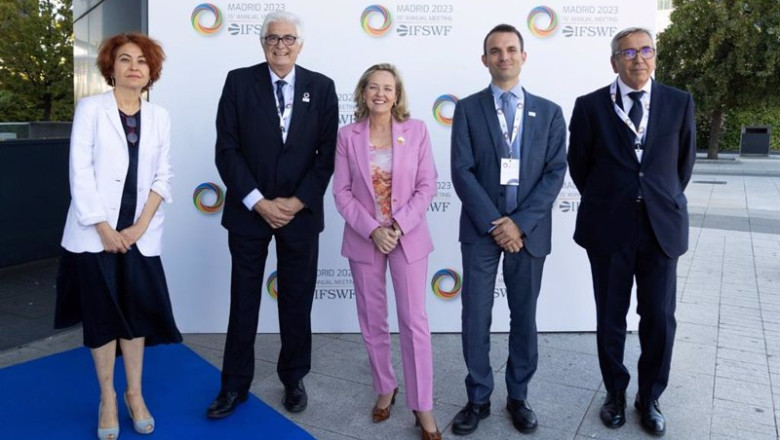 ep la vicepresidente del gobierno en funciones nadia calvino con representantes de ico cofides e ep la vicepresidente del gobierno en funciones nadia calvino con representantes de ico cofides e