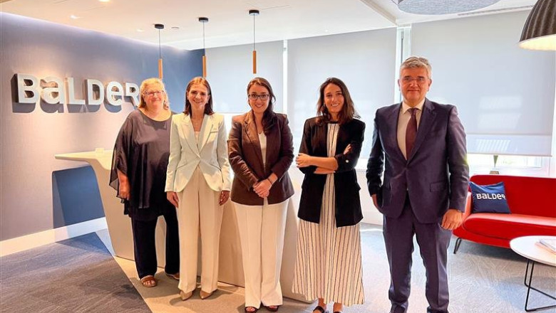 Patricia Koch, Inmaculada de la Haza, socias de Balder; Miriam Martínez, directora Calidad de UNIE Universidad; Tania Verdugo, vicedecana de Ciencias Jurídicas y Relaciones Institucionales de UNIE Universidad, y Óscar García, socio de Balder. | BALDER ep patricia koch inmaculada de la haza socias de balder miriam martinez directora calidad de unie