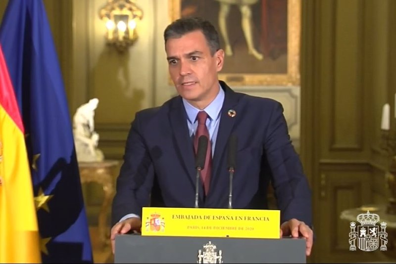 Pedro Sánchez da negativo tras estar en contacto con Macron, positivo en Covid