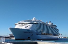 ep symphony of the seassu estrenomalaga