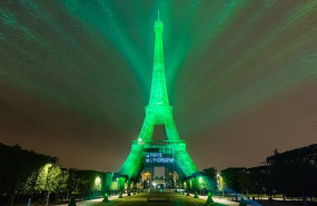 ep torre eiffel iluminada de verde
