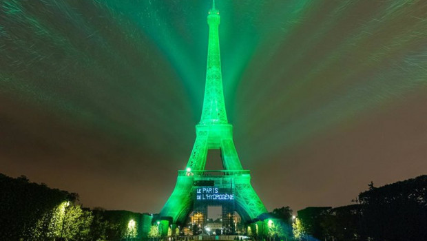 ep torre eiffel iluminada de verde