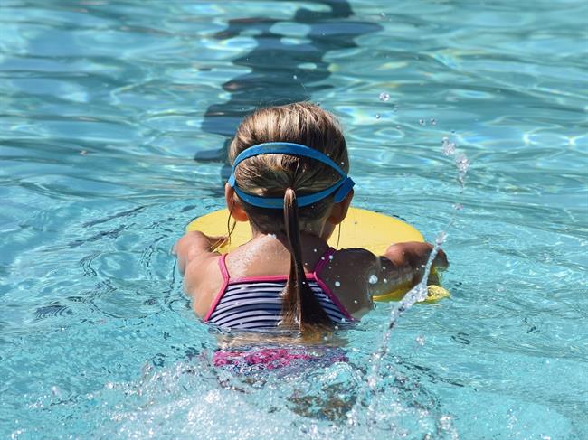 ep una ninaseis anosqueda atrapadafiltrouna piscinacordoba