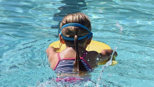 ep una ninaseis anosqueda atrapadafiltrouna piscinacordoba