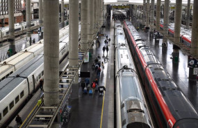 ep varios viajeros durante la operacion salida por el puente de mayo en la estacion de atocha