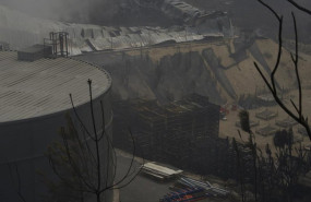 ep vista de la empresa autoneum quemada por el fuego en el poligono industrial de a rua a 16 de