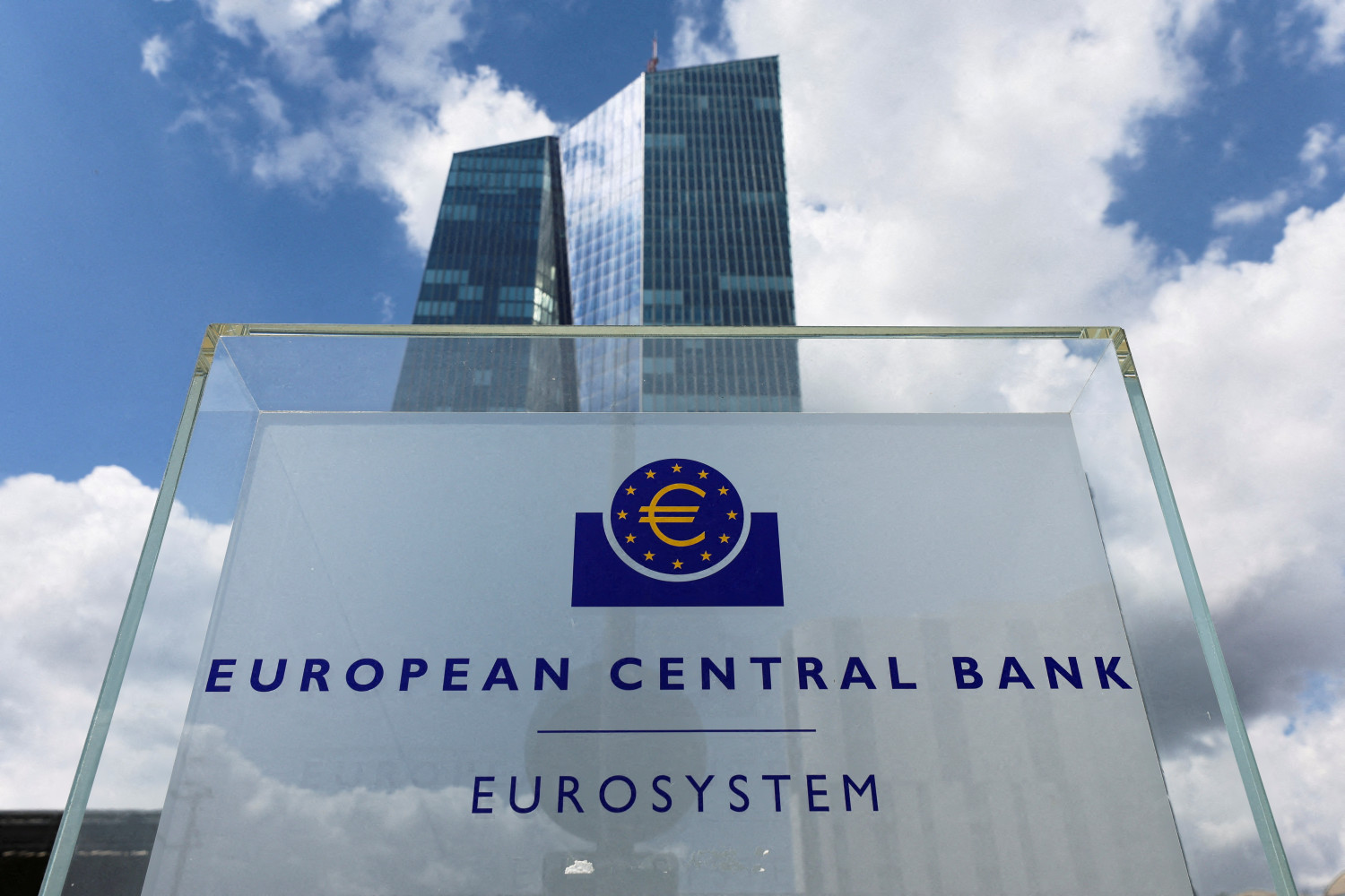 siege de la banque centrale europeenne bce a francfort allemagne 