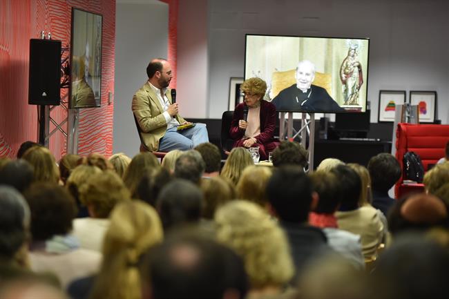 Álvaro Sánchez León y Pilar Urbano presentan 'En la tierra como en el cielo' | ÁLVARO GARCÍA FUENTES ep alvaro sanchez leonpilar urbano presentan entierraencielo