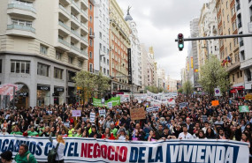 ep archivo   cientos de personas durante una manifestacion por la vivienda desde atocha a 5 de abril