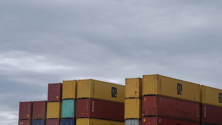 Archivo - Contenedores el día de la inauguración de la ampliación de la terminal Hutchison Ports BEST en el Puerto de Barcelona, a 10 de julio de 2025, en Barcelona, Cataluña (España). Esta ampliación supone un aumento del 25% en la capacidad de almacenaj | David Zorrakino - Europa Press - Archivo ep archivo contenedores el dia de la inauguracion de la ampliacion de la terminal hutchison ports