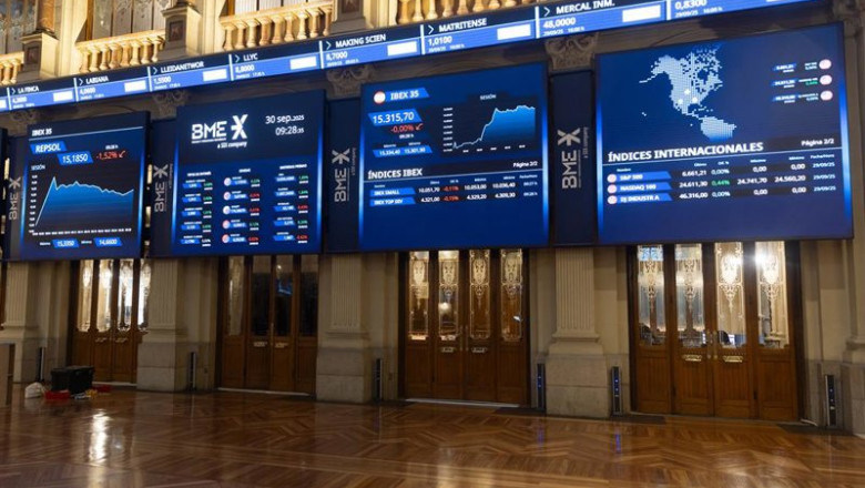 ep archivo   paneles digitales en el palacio de la bolsa de madrid a 30 de septiembre de 2025 en