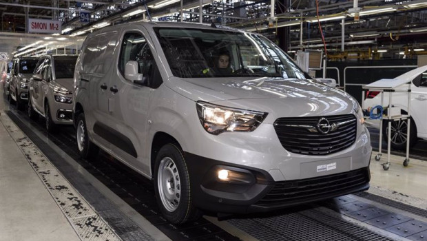 ep archivo   produccion del opel combo en la planta del grupo psa en vigo