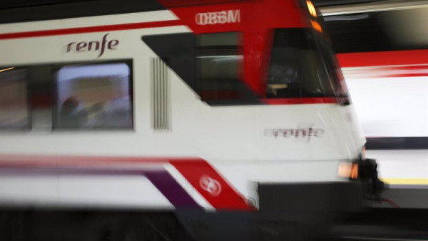 ep archivo   un tren llega a la estacion de renfe de nuevos ministerios en madrid