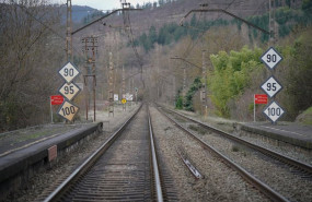 ep archivo   vias de tren en pais vasco espana