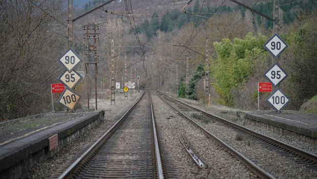 ep archivo   vias de tren en pais vasco espana