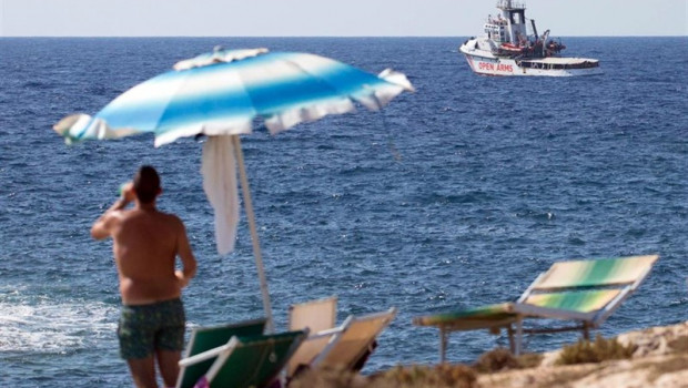ep barco espanol open arms frentela costala isla italianalampedusa