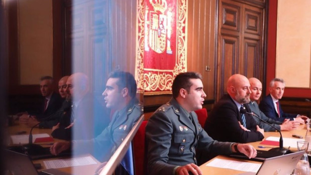 ep el delegado del gobierno en navarra jose luis arasti junto al resto de participantes en la rueda