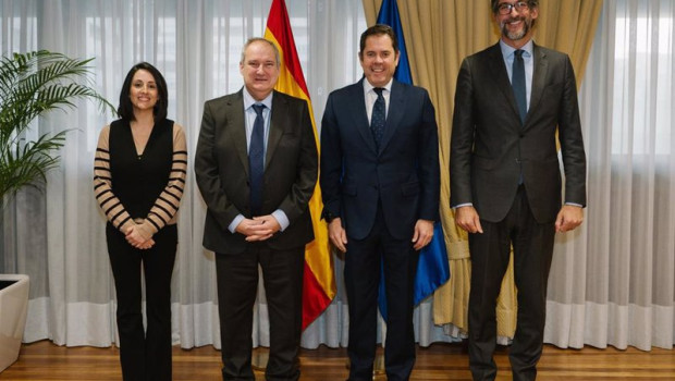 ep el ministro de industria y turismo jordi hereu se ha reunido con el presidente de la