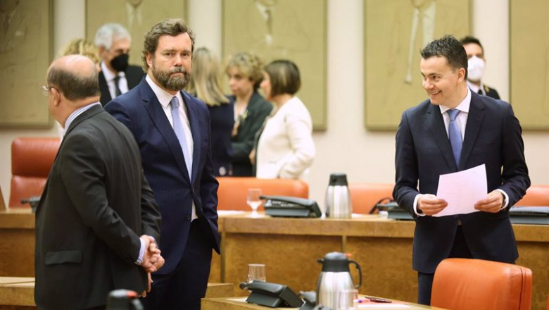 ep el portavoz parlamentario de vox ivan espinosa de los monteros i y el portavoz del psoe en el