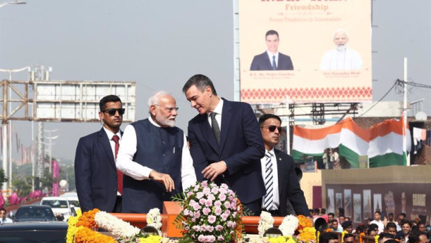 ep el presidente del gobierno pedro sanchez y el primer ministro indio narendra modi en vadodara