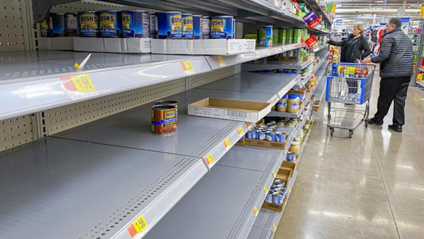 ep estantes vacios en un centro de walmart el pasado mes de marzo