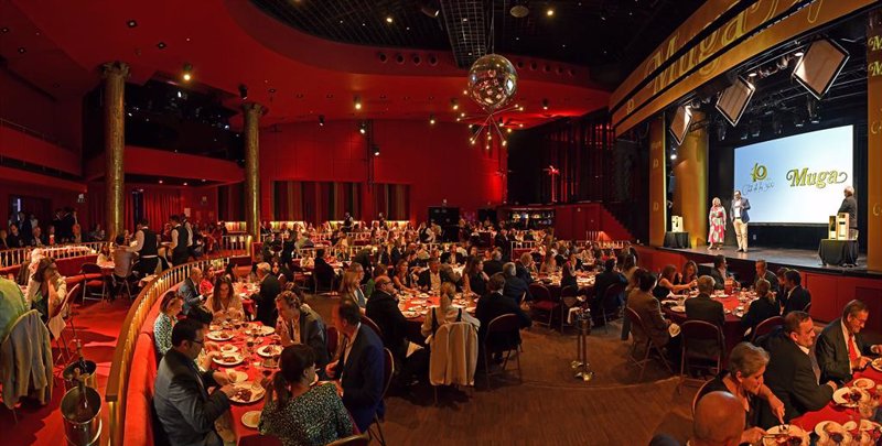 Evento de Bodegas Muga en el Florida Retiro de Madrid en el que presentaron la iniciativa solidaria 'Vino por Investigación' para impulsar la investigación contra el cáncer infantil. | ERNESTO AINAUD ep evento de bodegas muga en el florida retiro de madrid en el que presentaron la iniciativa