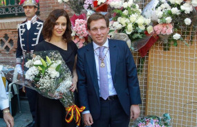 ep i-d la presidentala comunidadmadrid isabel diaz ayuso yalcaldemadrid jose luis martinez-almeida participanla ofrenda floralcuadrola virgenla palomala capital